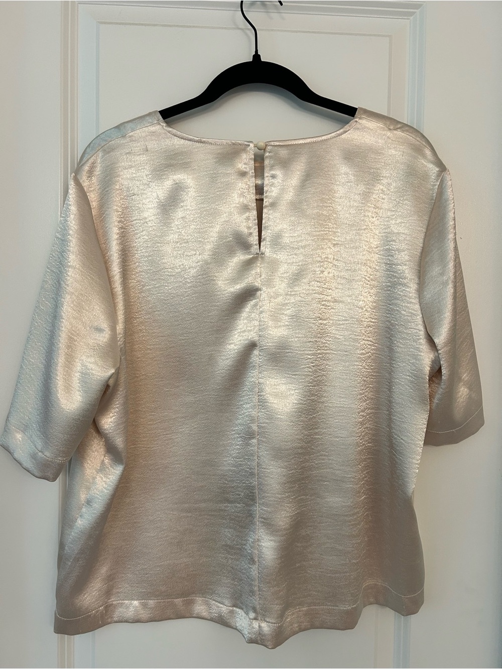 Who What Wear Champagne Satin Blouse Size L Short Sleeve Pocket Top - Picture 2 of 13